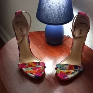 Just Fab Flower Multi Sandal, Size 6.5